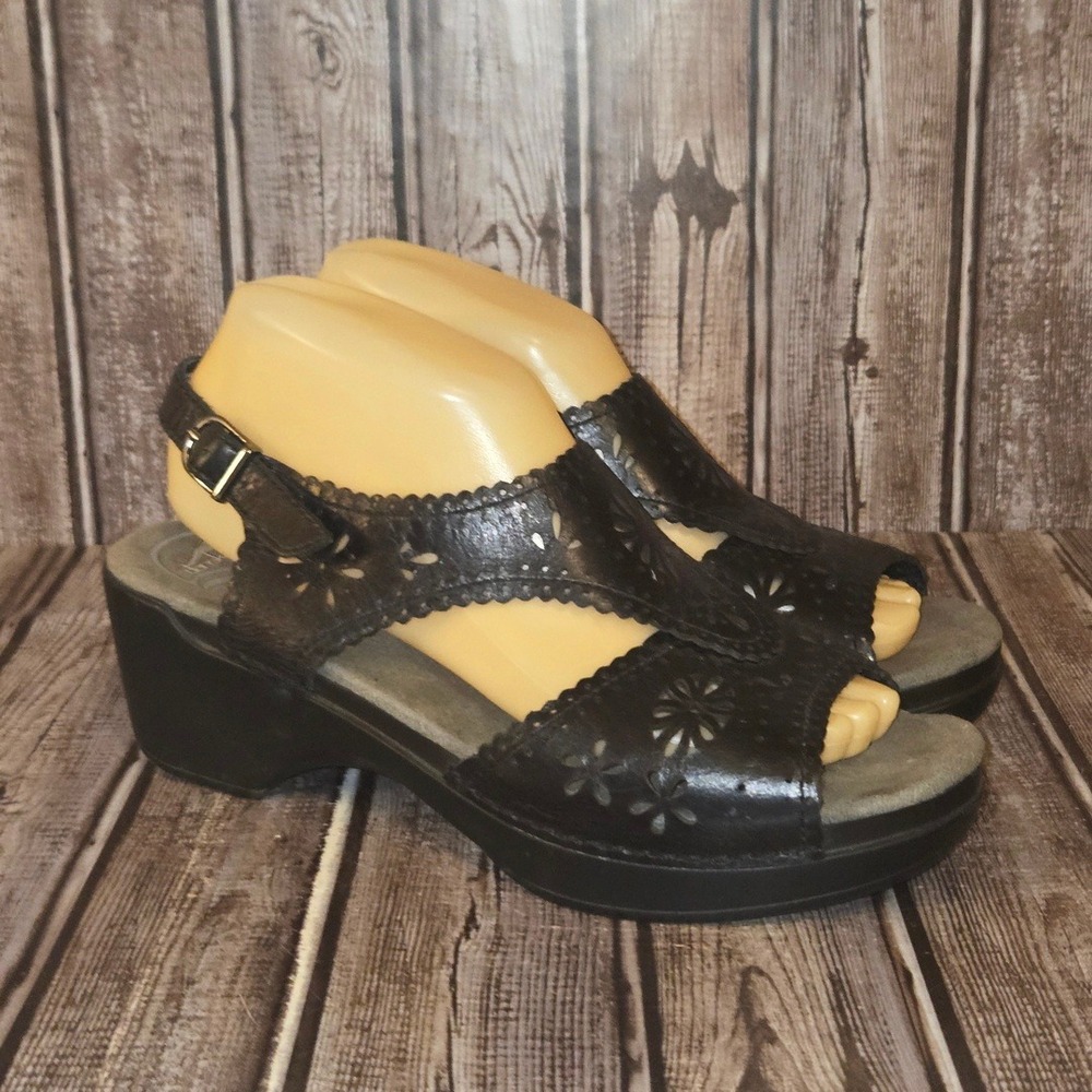 Sz 40 / 9.5-10 Dansko Sapphire Black Leather Floral Laser Cut Wedge Sandals Good - Picture 3 of 7